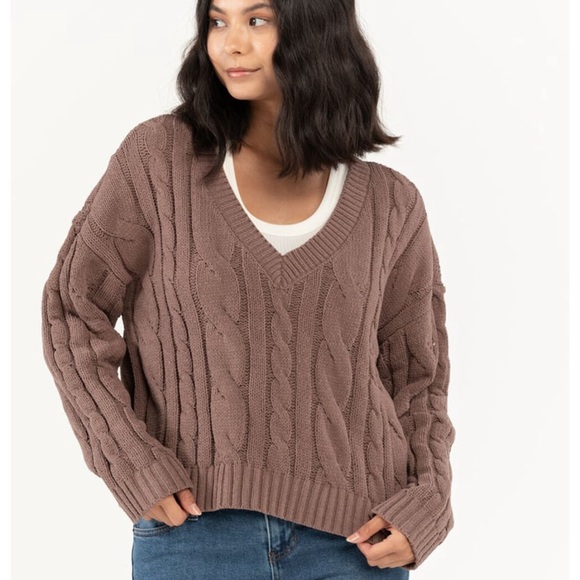 Tilly's Sweaters - Tilly’s RSQ Womens Chenille Cable V Neck Sweater in Size XS